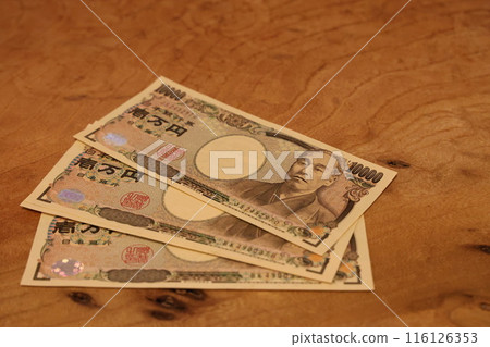日本銀行紙鈔、3 張 10,000 日圓紙幣 116126353