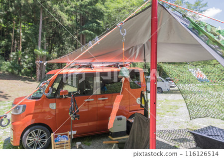 [Auto campsite: Tarp setup complete and Nanbu wind chimes] 116126514