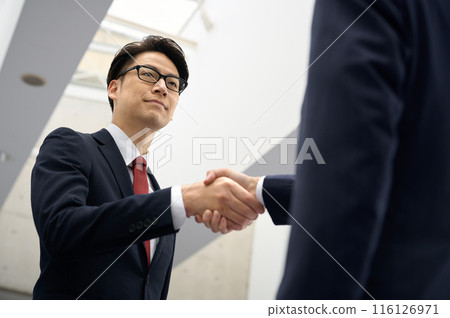 握手的商人 握手的商人 116126971