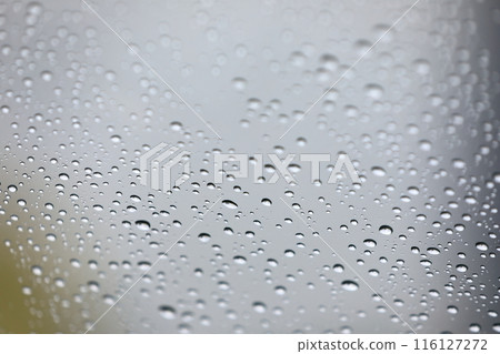擋風玻璃上的水滴 116127272