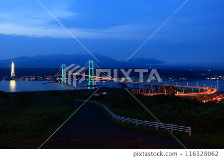 Muroran Port and Shiratori Bridge viewed from the observation deck at Shukutsu Park (Muroran, Hokkaido) 116128062