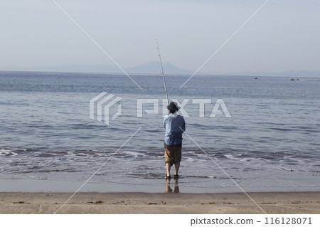 People fishing in the sea People fishing in the sea 116128071