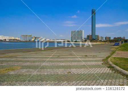 [Chiba City, Chiba Prefecture] Chiba Port Tower and blue sky 116128172