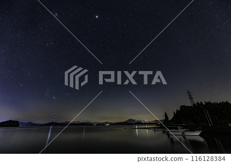 Autumn starry sky in Setouchi: The rising winter constellation Orion Autumn starry sky in Setouchi: The rising winter constellation Orion 116128384