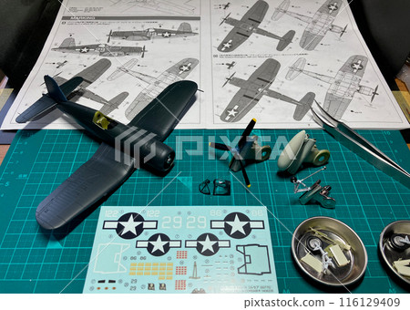 Model making process, F4U Corsair, 1/72 scale model 116129409