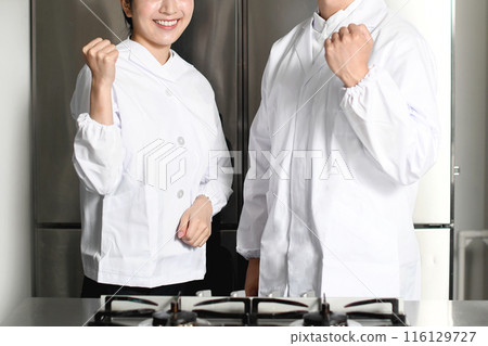Asian male and female cooks working in food factories Asian male and female cooks working in food factories 116129727
