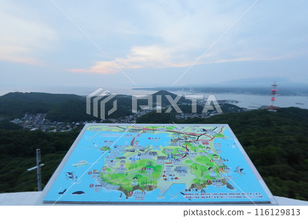 View of the Shiratori Bridge and Muroran cityscape from the Sokuryoyama Observatory (before sunset) 116129813