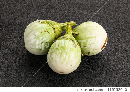 Raw green round eggplant vegetable Raw green round eggplant vegetable 116132040