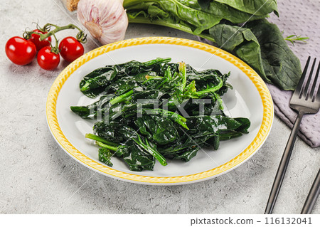 Coocked green spinach with oil Coocked green spinach with oil 116132041