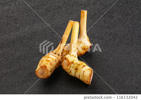 Raw galangal root seasonong aroma Raw galangal root seasonong aroma 116132042