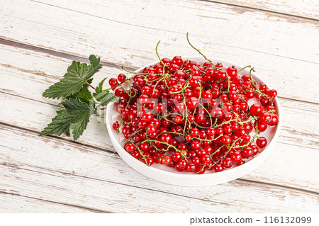 Sweet ripe red currant berries 116132099