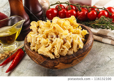 Raw dry Italian pasta - campanelle 116132100