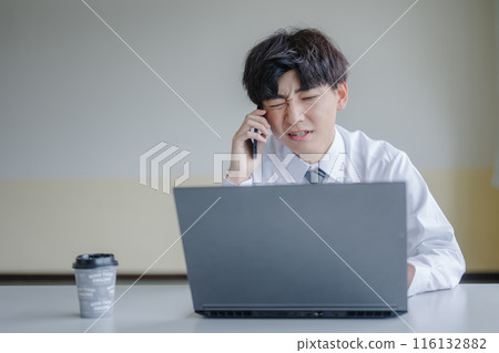 A businessman who speaks painfully A businessman who speaks painfully 116132882