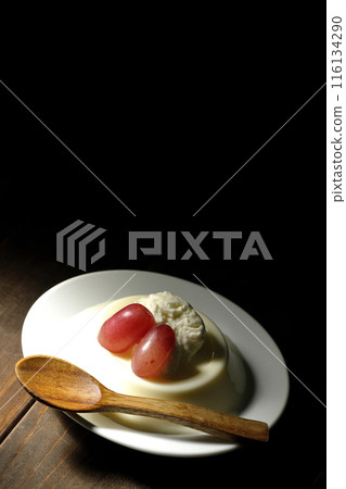 奶油布丁和葡萄 116134290