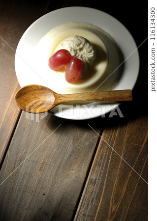 Panna cotta with cream and grapes 116134300