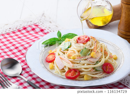 Spaghetti salad: a classic Japanese pasta dish 116134729