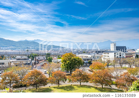 上田城跡公園 從西塔眺望上田城滑板公園物宮山 上田城跡公園 從西塔眺望上田城滑板公園物宮山 116135089