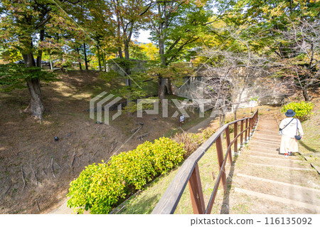 上田城跡公園、二之丸橋、二之丸東虎口、二之丸遺址、櫸木林蔭大道、上田丸子電鐵真田灣線、公園前站 116135092