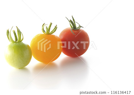 Cherry tomatoes arranged in the same order as traffic lights Cherry tomatoes arranged in the same order as traffic lights 116136417