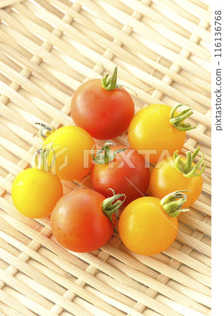 Yellow and red cherry tomatoes in a colander 116136768