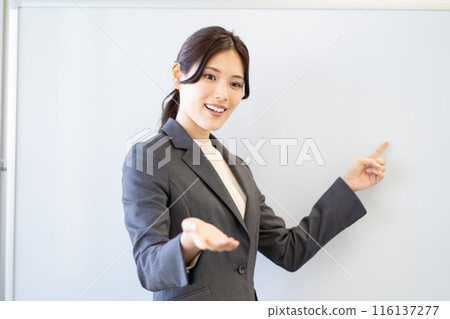 Business women standing in front of the white board 116137277