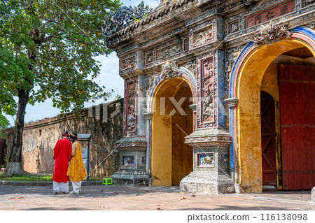 People dressed up in formal attire and enjoying National Day at the Hue Imperial Palace, a World Heritage Site that preserves the splendor of Vietnam's last dynasty. 116138098