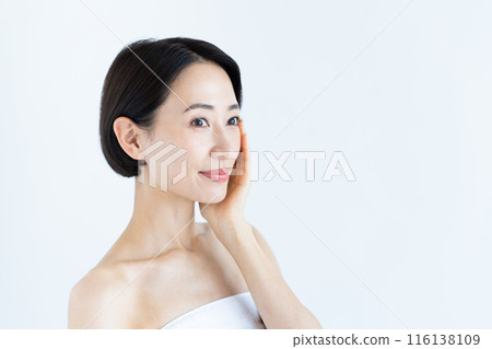 Middle-aged female beauty Middle-aged female beauty 116138109