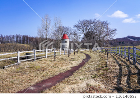 Silo at Yachiyo Public Breeding Farm in Obihiro City (Obihiro City, Hokkaido) 116140652
