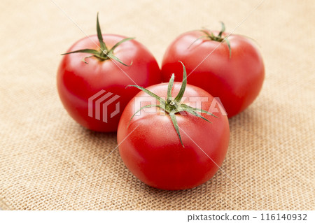 亞麻布上的西紅柿 116140932