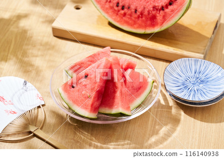 玻璃板上的西瓜 116140938