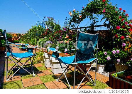 Relax on the roof balcony. Outdoor living room filled with flowers. Camping feeling in an apartment. 116141035