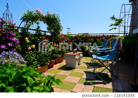 Relax on the roof balcony. Outdoor living room filled with flowers. Camping feeling in an apartment. 116141088