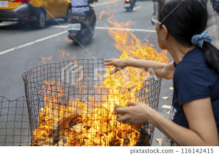 中國鬼節，中元普渡，焚燒紙錢，中元節，台灣，中国ゴーストフェスティバル、Zhongyuan Purd 116142415