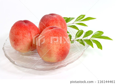 "Hanayome" early-ripening peach on a glass plate 116144461