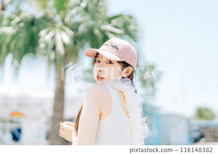 Korean fashion young girl 116148382
