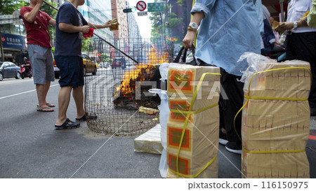 餵鬼鈔票中國鬼節台灣中原福都鈔票鬼魂中國鬼節 116150975