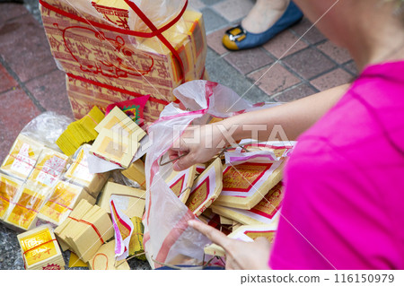 餵鬼鈔票中國鬼節台灣中原福都鈔票鬼魂中國鬼節 餵鬼鈔票中國鬼節台灣中原福都鈔票鬼魂中國鬼節 116150979