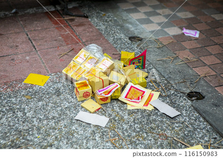 餵鬼鈔票中國鬼節台灣中原福都鈔票鬼魂中國鬼節 餵鬼鈔票中國鬼節台灣中原福都鈔票鬼魂中國鬼節 116150983