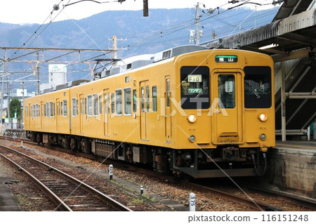 [JR West] 105 series (Fukuen Line: Fuchu Station) 116151248