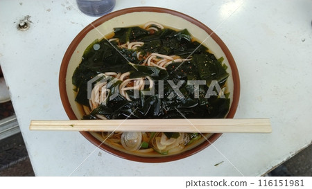 橫濱站前的「Ki Soba Suzuichi」裙帶菜蕎麥麵 116151981