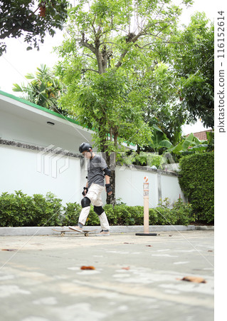 Man playing skateboard 116152614