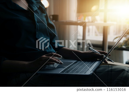 Brainstorming meeting of businessmen working together to come up with a marketing strategy Business finance and accounting concepts 116153016