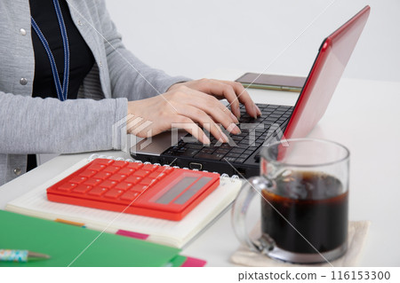 A woman working on a computer 116153300