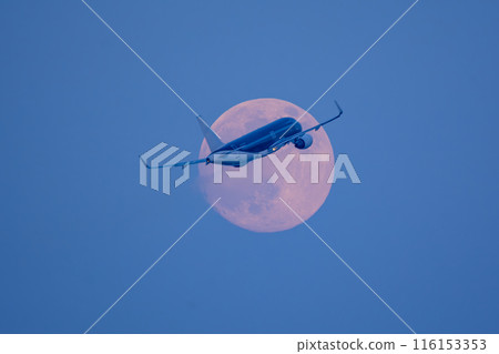 客機向滿月起飛 客機向滿月起飛 116153353