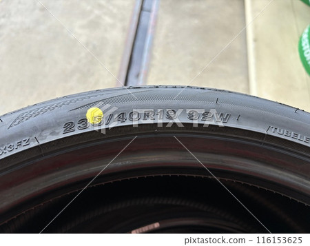Size indicated on the side of the tire Size indicated on the side of the tire 116153625