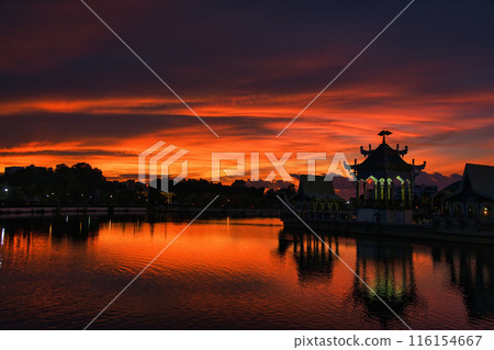 老清真寺在夕陽下閃閃發光 老清真寺在夕陽下閃閃發光 116154667