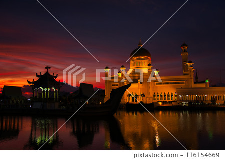 老清真寺在夕陽下閃閃發光 老清真寺在夕陽下閃閃發光 116154669