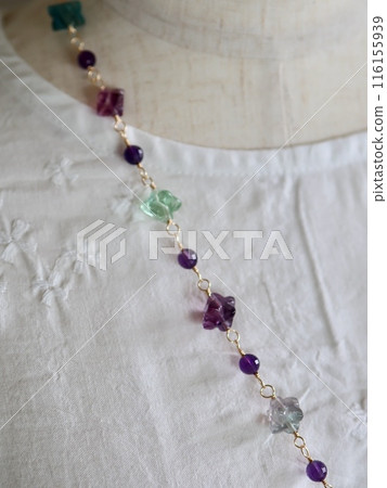 金平形螢石和紫水晶套索 116155939