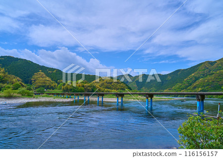 Imanari Bridge (Sada Submerged Bridge) and a small boat across the Shimanto River in Shimanto City, Kochi Prefecture 116156157