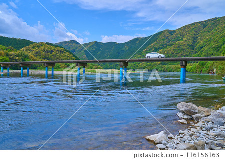 Cars crossing the Imanari Bridge (Sada Submerged Bridge) over the Shimanto River in Shimanto City, Kochi Prefecture Cars crossing the Imanari Bridge (Sada Submerged Bridge) over the Shimanto River in Shimanto City, Kochi Prefecture 116156163